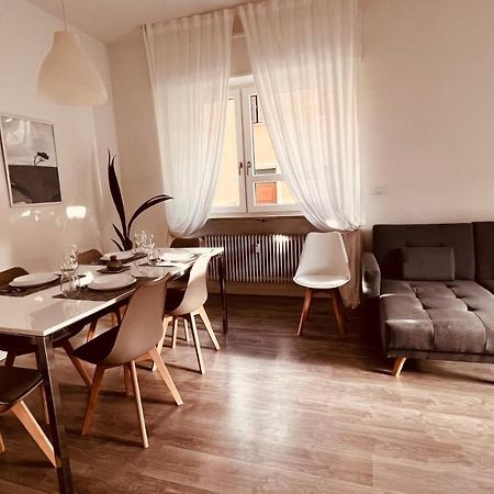 White House Lounge Supreme Apartment Udine Esterno foto